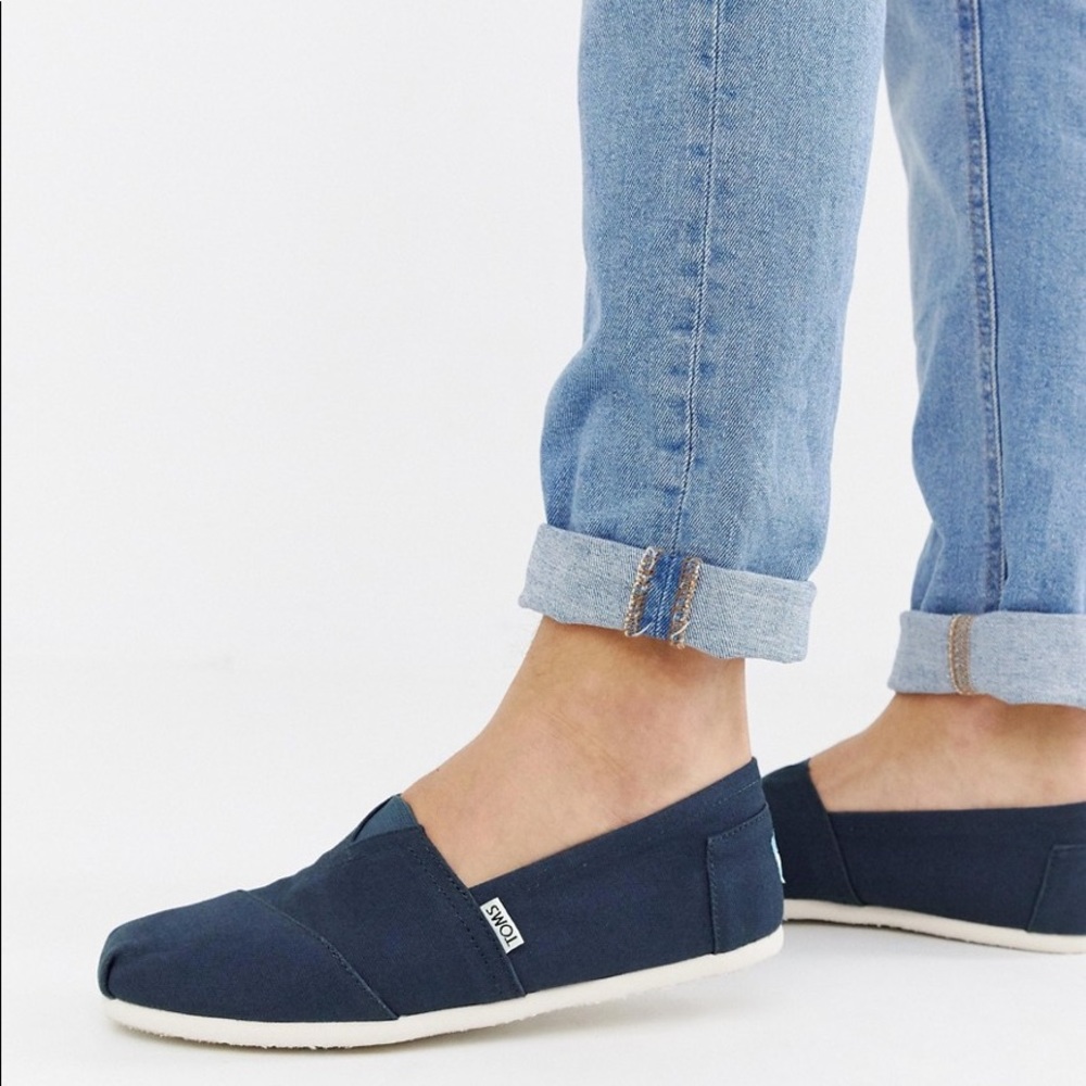 Navy blue Toms
